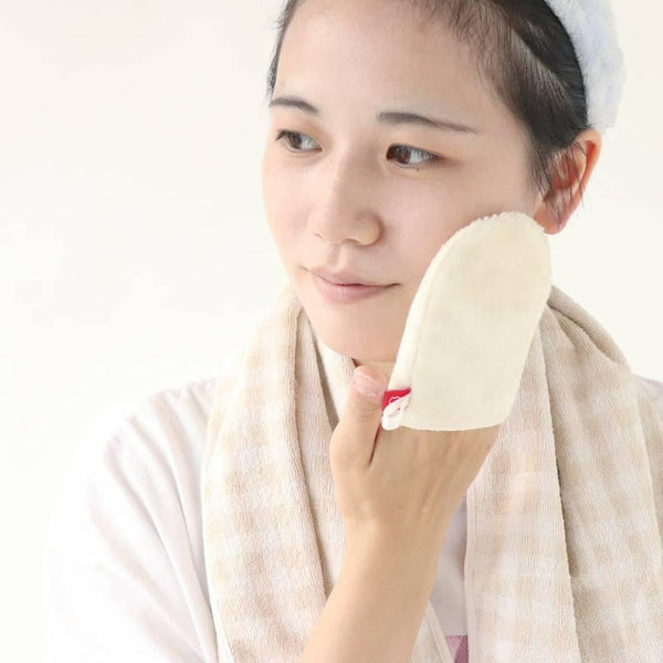 Kinuya 100% Silk Face Cleansing Mitten Gentle Exfoliating Glove