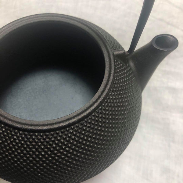 Iwachu Tetsubin Arare Patterned Cast Iron Kettle (IH Compatible) 0.9L