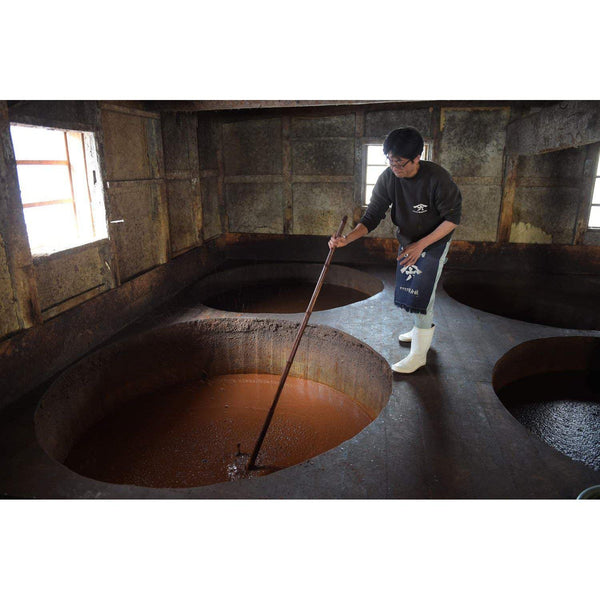 Yamaroku-Tsurubishio-Shoyu-Barrel-Aged-Japanese-Soy-Sauce-500ml-2-2024-08-14T06:39:38.994Z.jpg